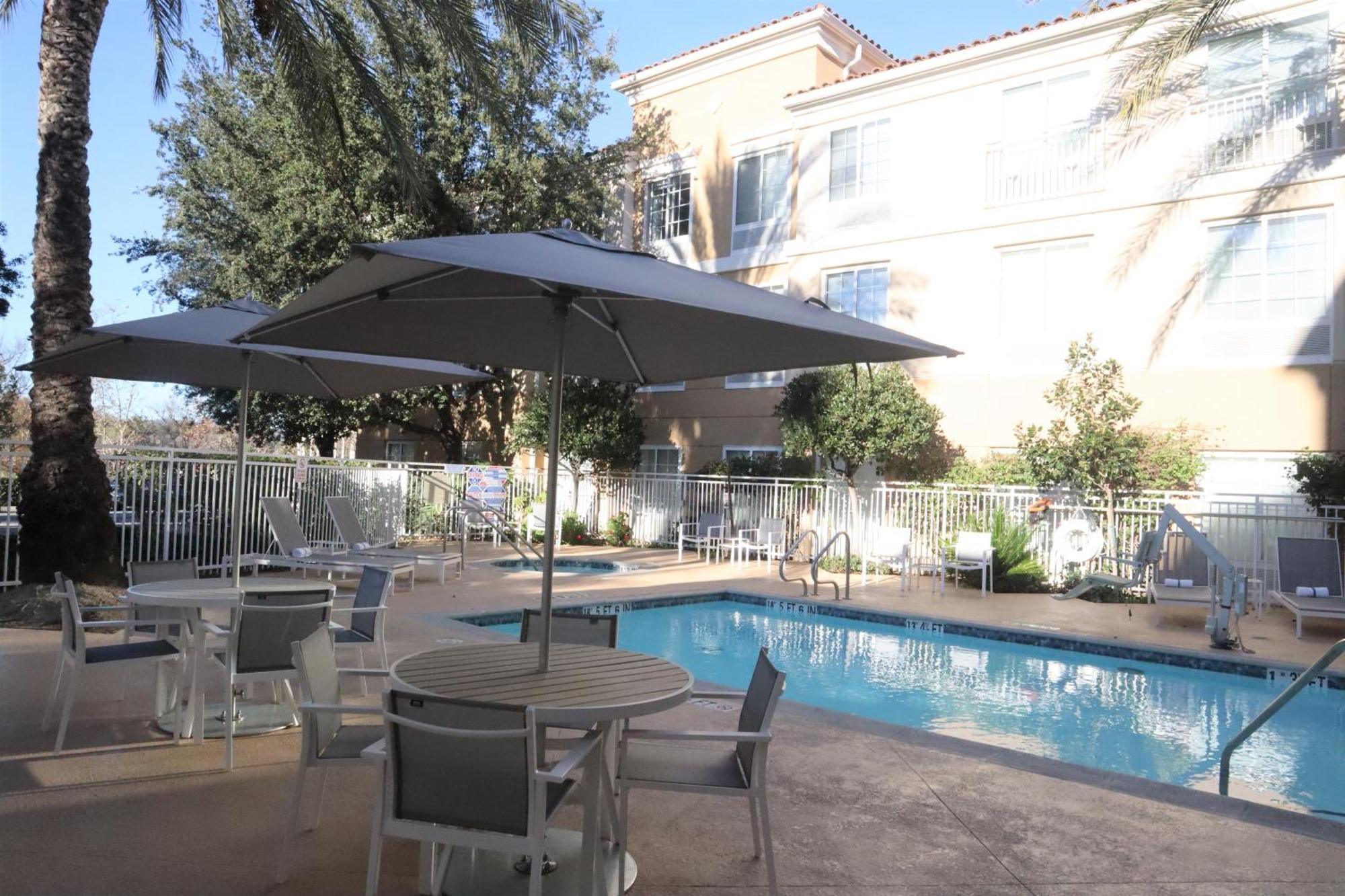 Hilton Garden Inn Calabasas Exterior foto