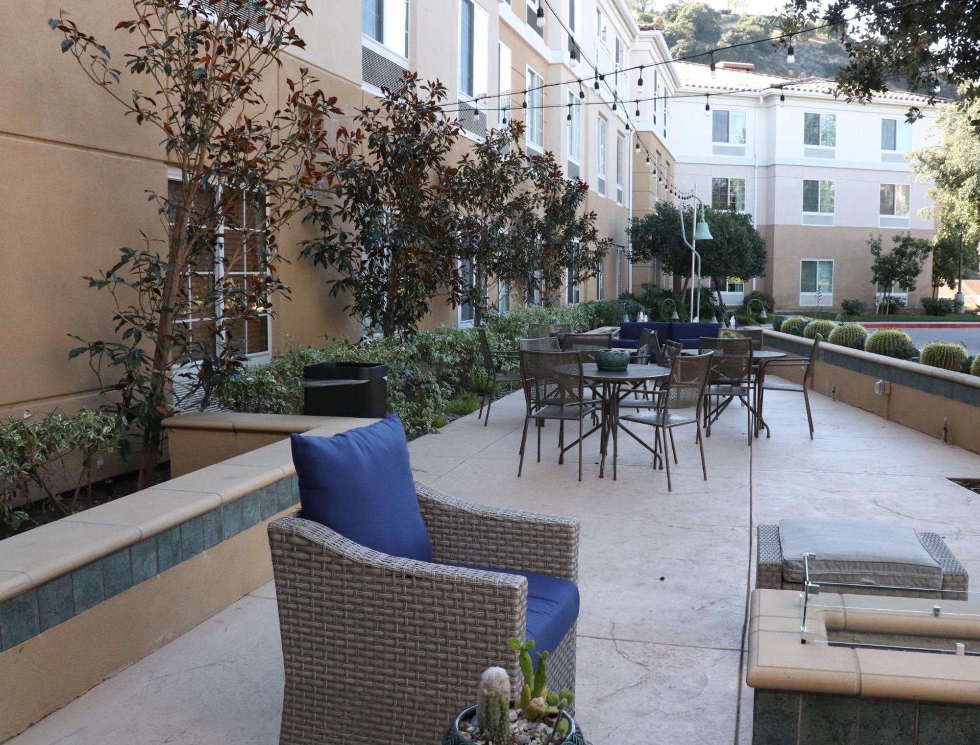 Hilton Garden Inn Calabasas Exterior foto